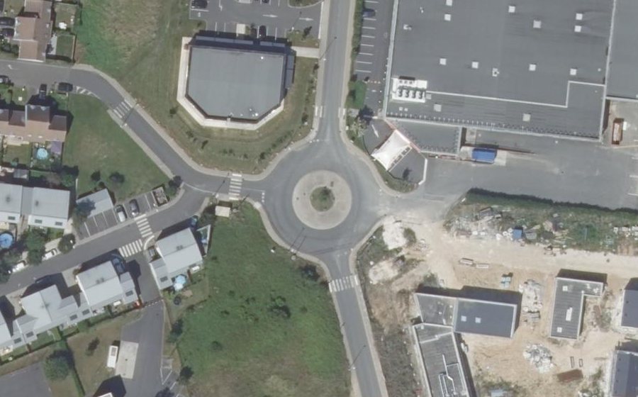 Vue aérienne du Rond-point anonyme n°42733363