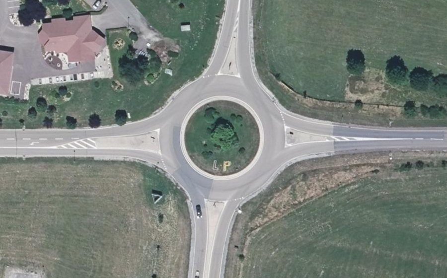 Vue aérienne du Rond-point anonyme n°42747559