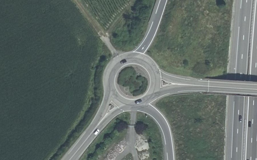 Vue aérienne du Rond-point anonyme n°42749968