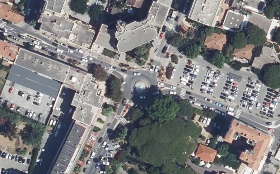 Vue aérienne du Rond-point anonyme n°42755728
