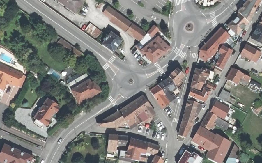 Vue aérienne du Rond-point anonyme n°42755908