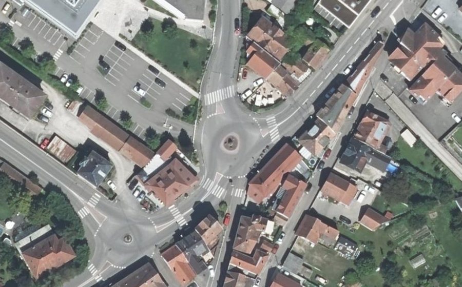 Vue aérienne du Rond-point anonyme n°42755911