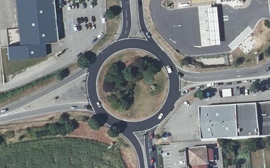 Vue aérienne du Rond-point anonyme n°4275837