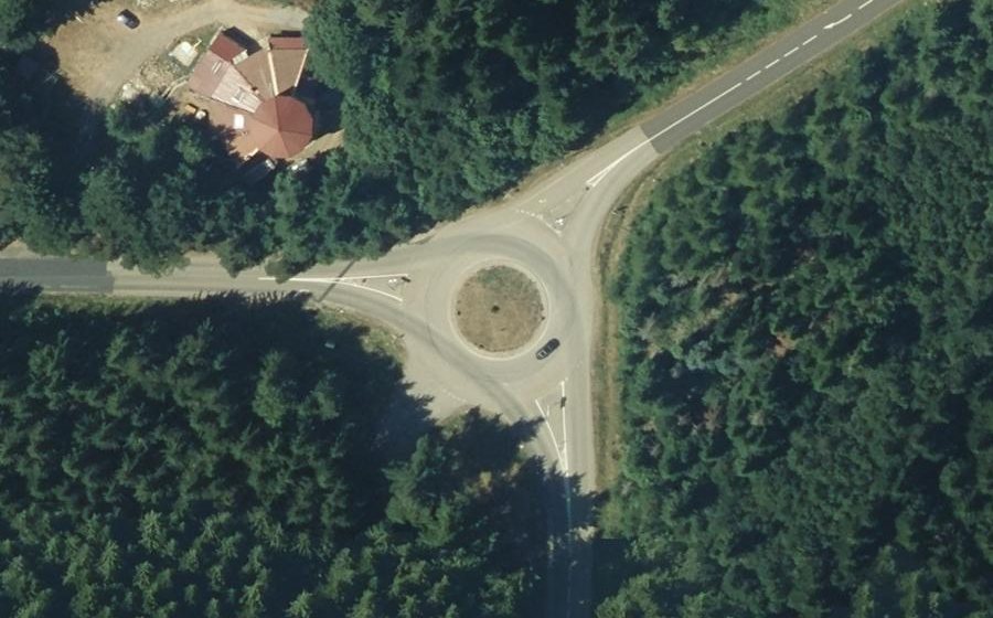 Vue aérienne du Rond-point anonyme n°42767923