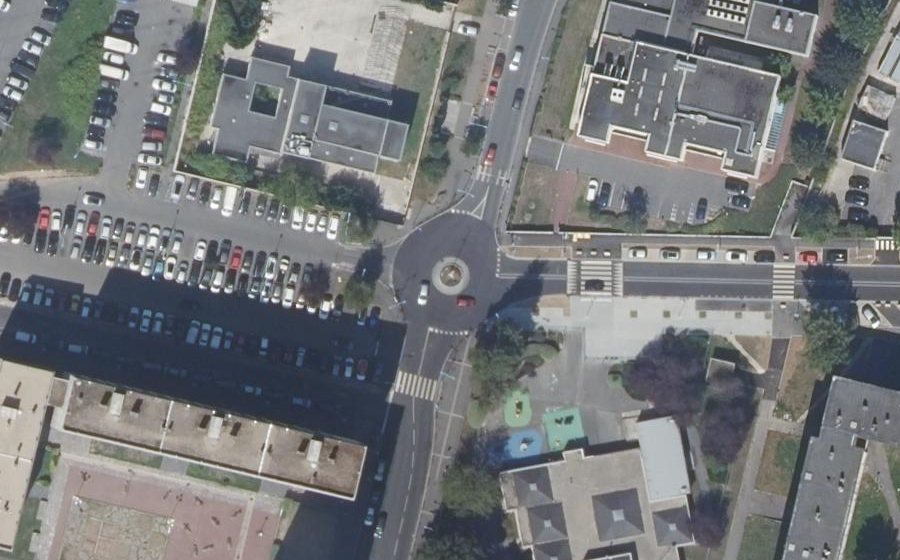 Vue aérienne du Rond-point anonyme n°427708853
