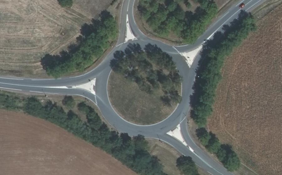 Vue aérienne du Rond-point anonyme n°42773128