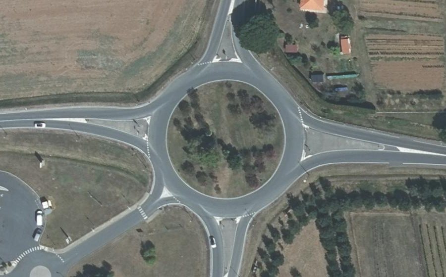 Vue aérienne du Rond-point anonyme n°42773264