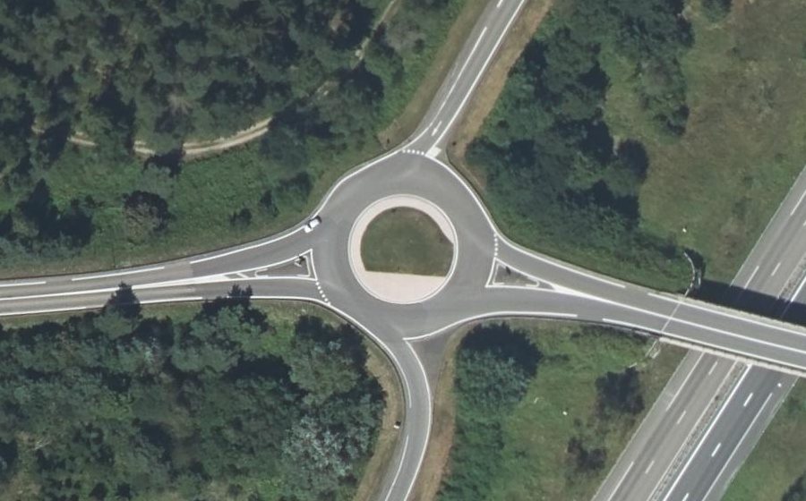 Vue aérienne du Rond-point anonyme n°42774939