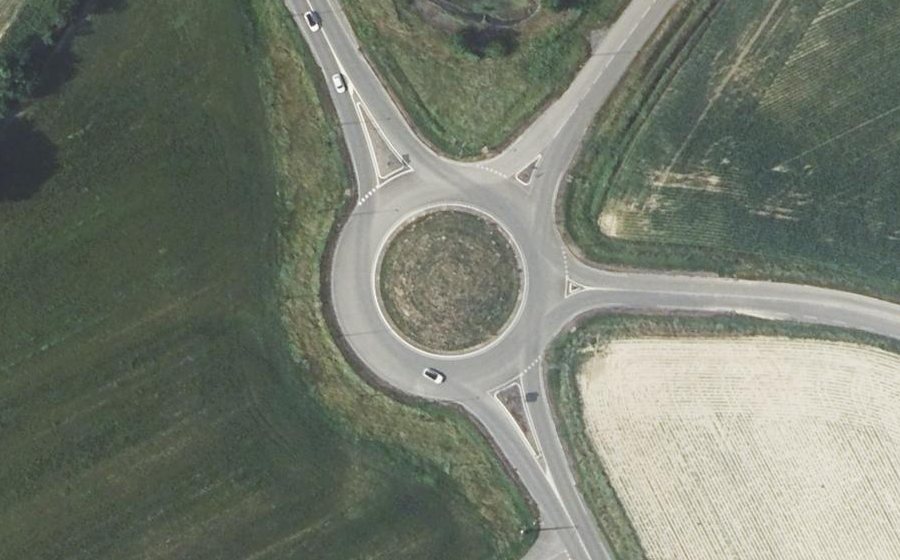 Vue aérienne du Rond-point anonyme n°42778524