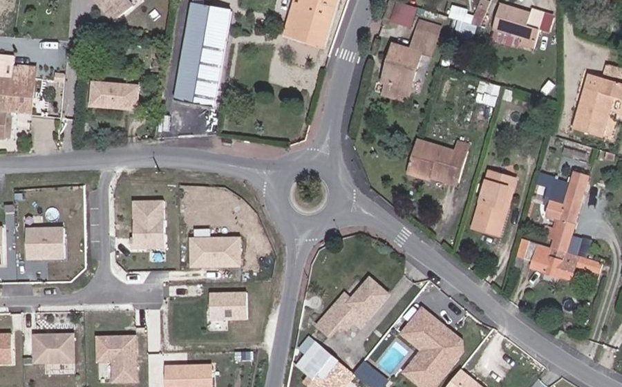 Vue aérienne du Rond-point anonyme n°42782320