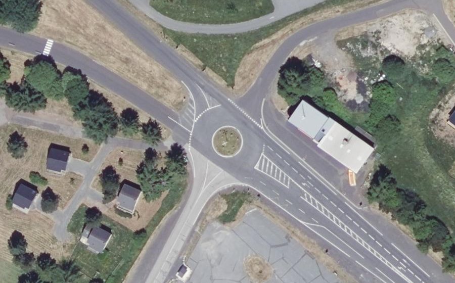 Vue aérienne du Rond-point anonyme n°42786920
