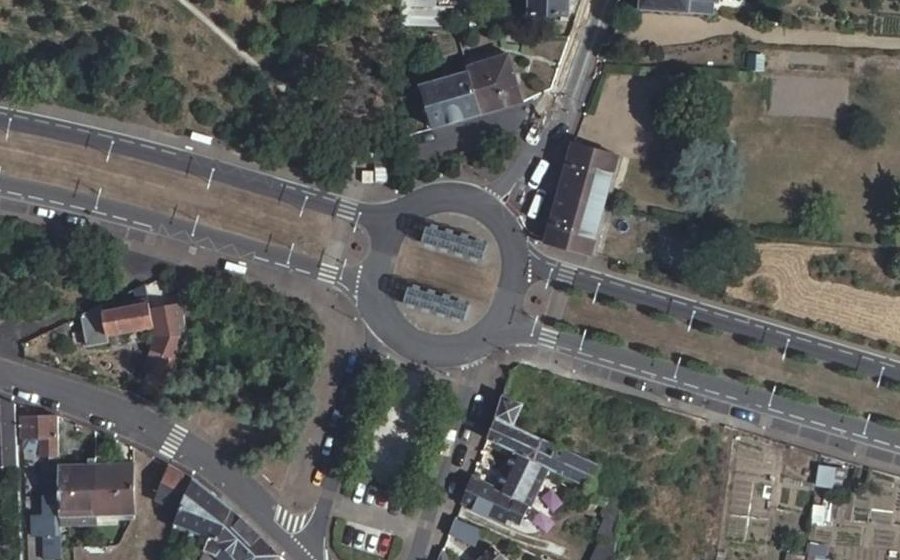 Vue aérienne du Rond-point anonyme n°42797774