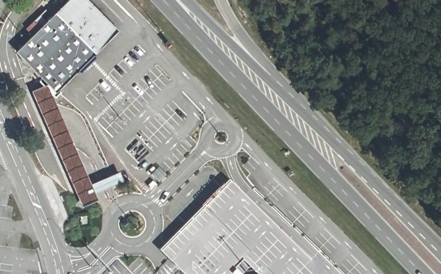 Vue aérienne du Rond-point anonyme n°42801489
