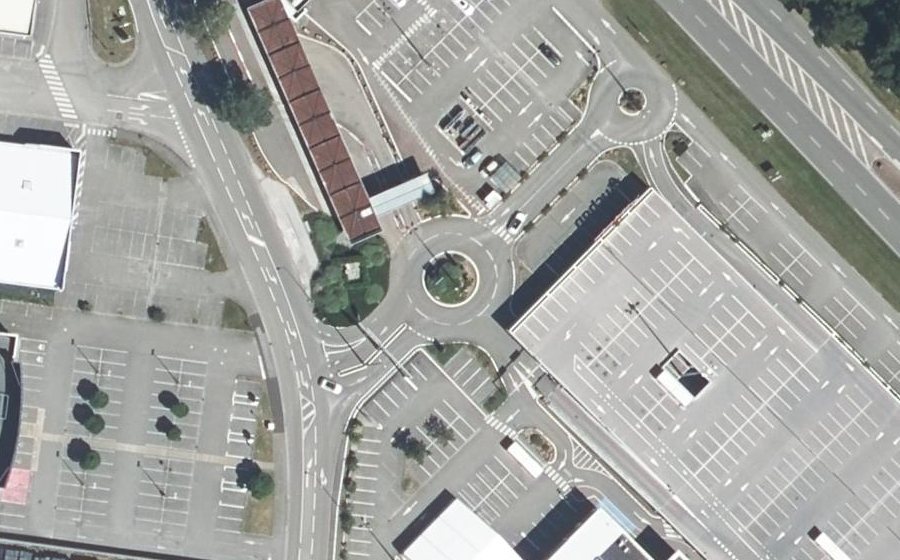 Vue aérienne du Rond-point anonyme n°42801533