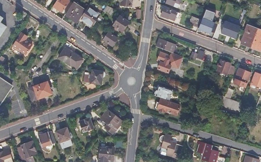 Vue aérienne du Rond-point anonyme n°42806945
