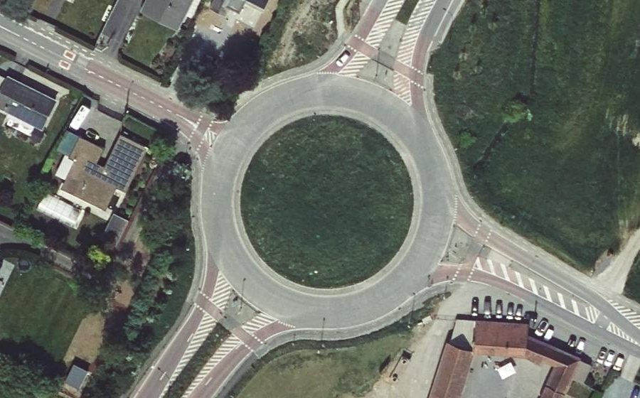 Vue aérienne du Rond-point anonyme n°42807557