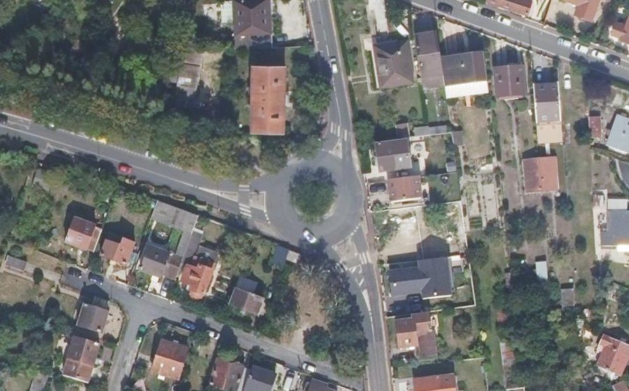 Vue aérienne du Rond-point anonyme n°42807580