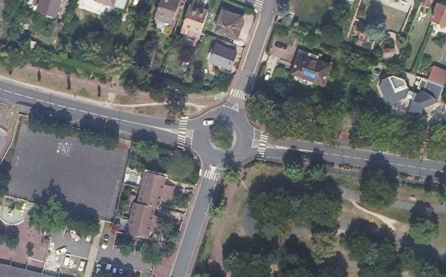 Vue aérienne du Rond-point anonyme n°42807583