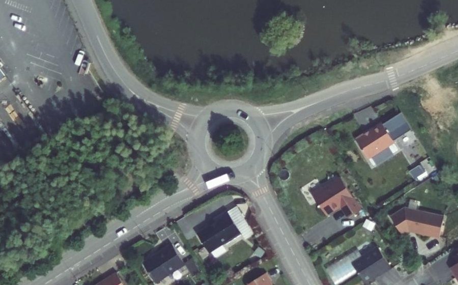 Vue aérienne du Rond-point anonyme n°428307881