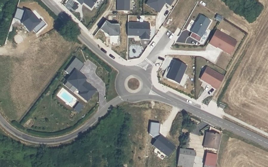 Vue aérienne du Rond-point anonyme n°428337820