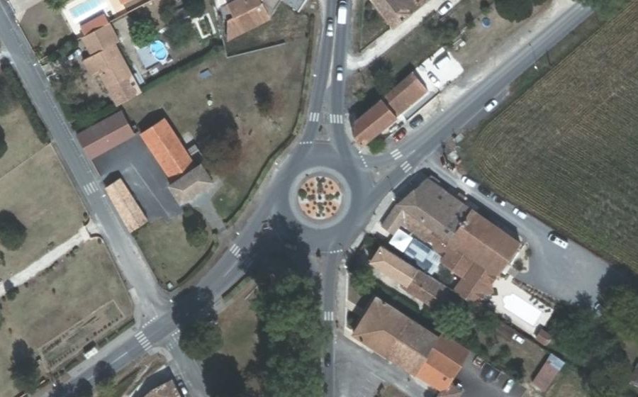 Vue aérienne du Rond-point anonyme n°42841169