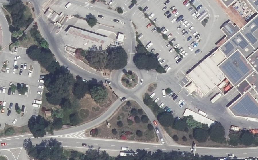 Vue aérienne du Rond-point anonyme n°42860178