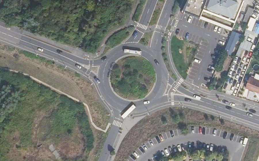 Vue aérienne du Rond-point anonyme n°42861865