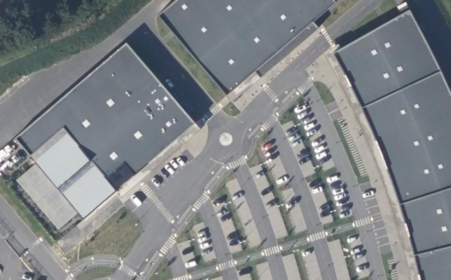Vue aérienne du Rond-point anonyme n°428749529