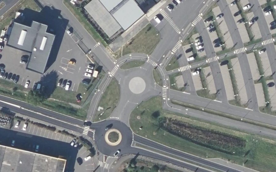 Vue aérienne du Rond-point anonyme n°428749530