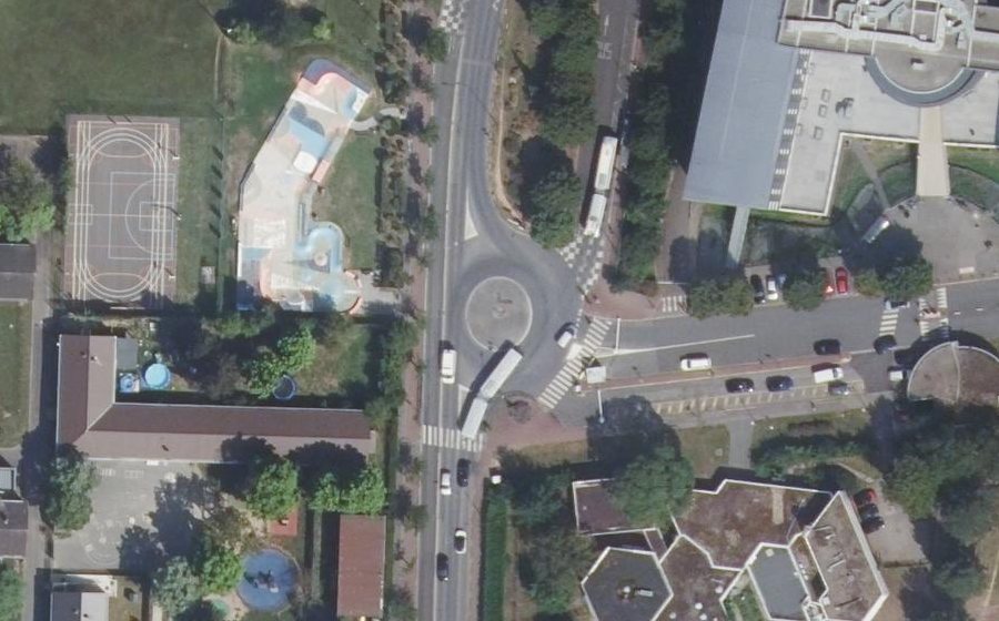 Vue aérienne du Rond-point anonyme n°42875776