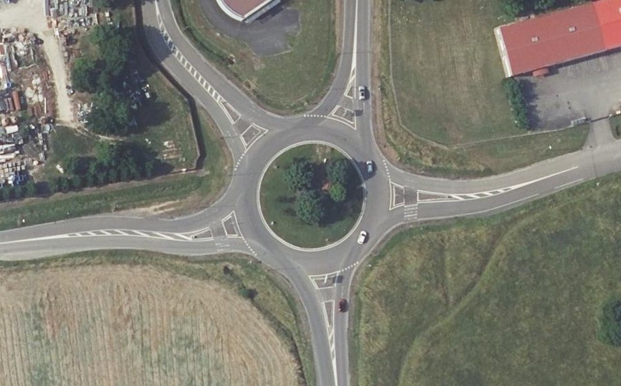 Vue aérienne du Rond-point anonyme n°42877687