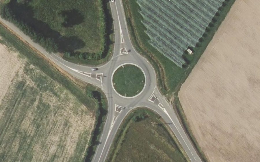 Vue aérienne du Rond-point anonyme n°42878671