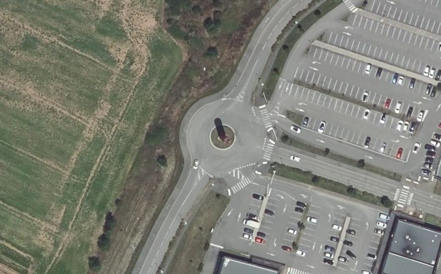 Vue aérienne du Rond-point anonyme n°428807072