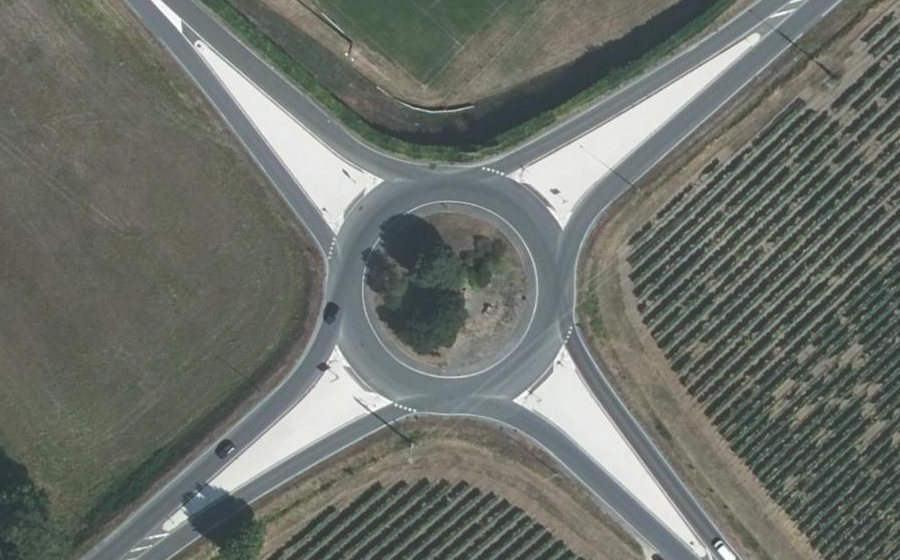 Vue aérienne du Rond-point anonyme n°42882122