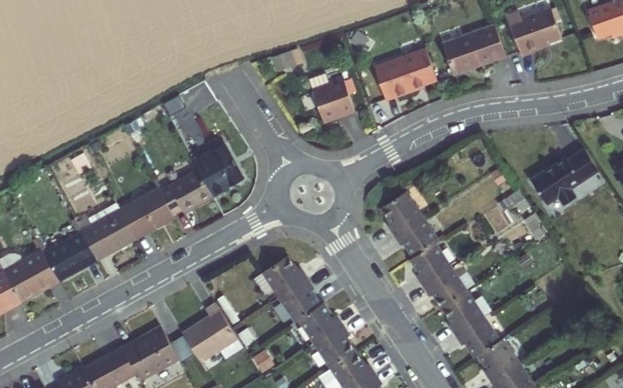 Vue aérienne du Rond-point anonyme n°428858005