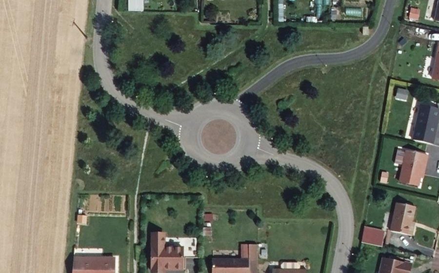 Vue aérienne du Rond-point anonyme n°42886580