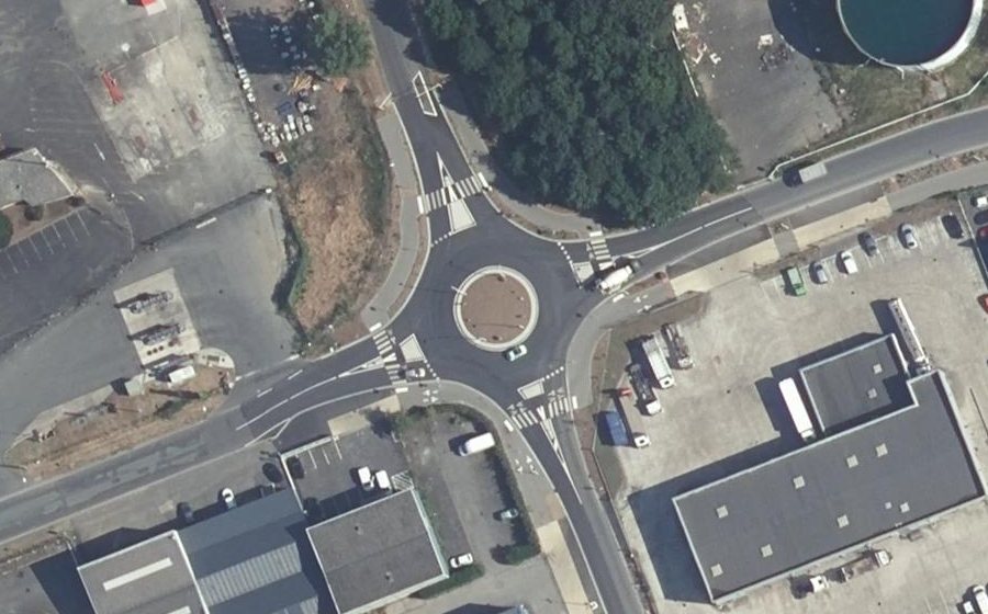 Vue aérienne du Rond-point anonyme n°42887315