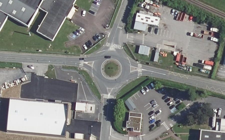 Vue aérienne du Rond-point anonyme n°42887397