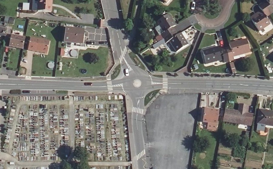 Vue aérienne du Rond-point anonyme n°42887399