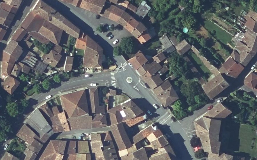 Vue aérienne du Rond-point anonyme n°428944800