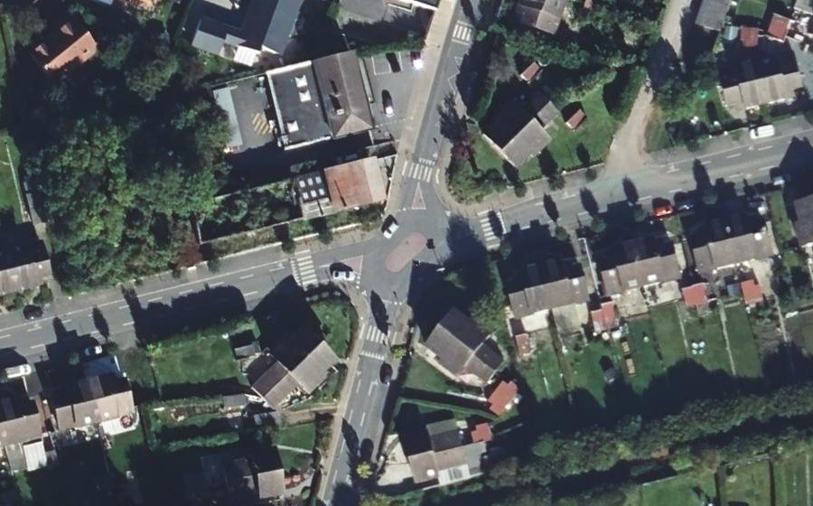 Vue aérienne du Rond-point anonyme n°428978585