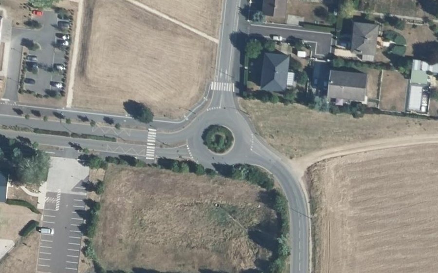 Vue aérienne du Rond-point anonyme n°429205556