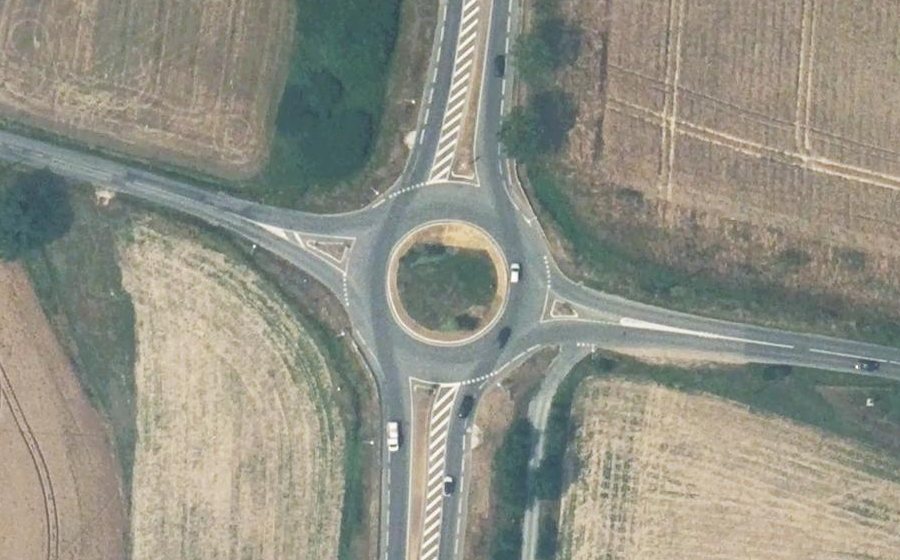 Vue aérienne du Rond-point anonyme n°42925781