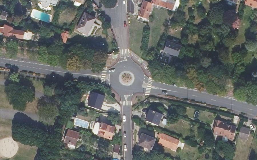 Vue aérienne du Rond-point anonyme n°42928470