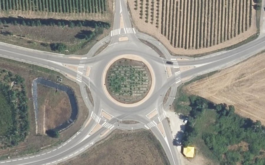 Vue aérienne du Rond-point anonyme n°429376432