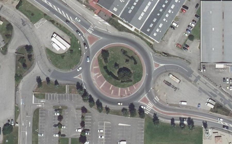 Vue aérienne du Rond-point anonyme n°42938497