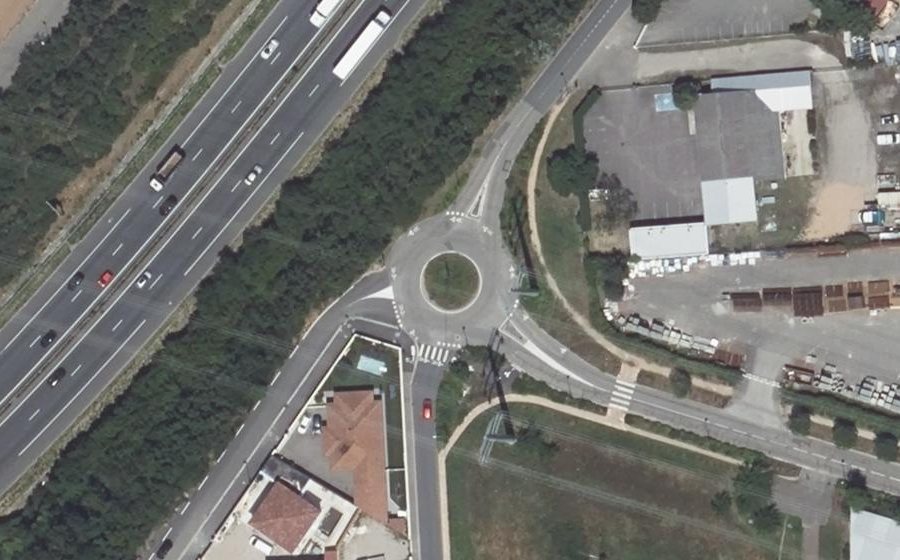 Vue aérienne du Rond-point anonyme n°42938504
