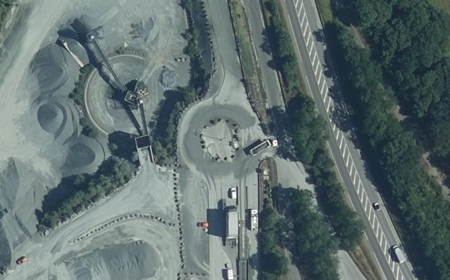 Vue aérienne du Rond-point anonyme n°429388161