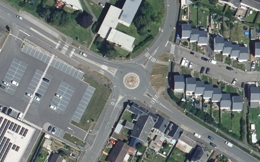 Vue aérienne du Rond-point anonyme n°42942314