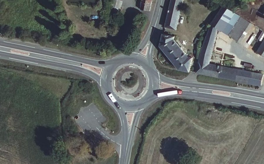 Vue aérienne du Rond-point anonyme n°429512627